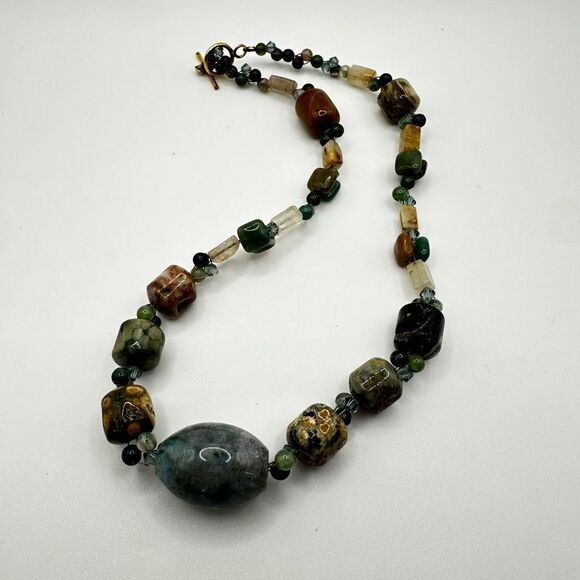 16” Agate stone and crystal accent beaded necklace! - Picture 5 of 11